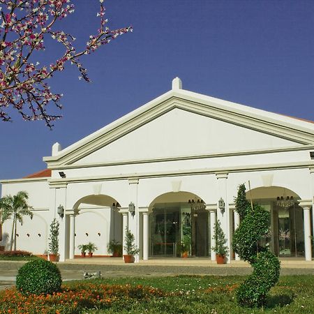 Ilocos Norte Hotel & Convention Center Лаолаг Екстериор снимка