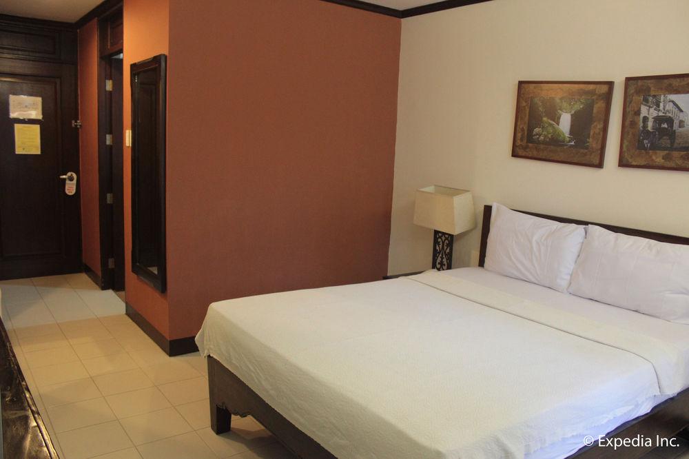 Ilocos Norte Hotel & Convention Center Лаолаг Екстериор снимка