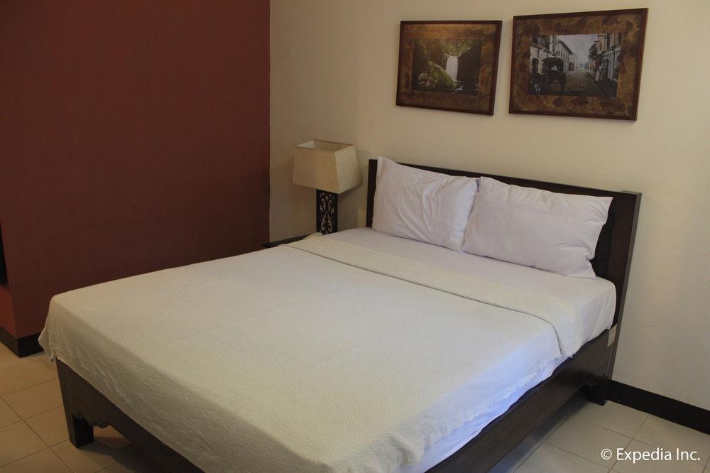 Ilocos Norte Hotel & Convention Center Лаолаг Екстериор снимка