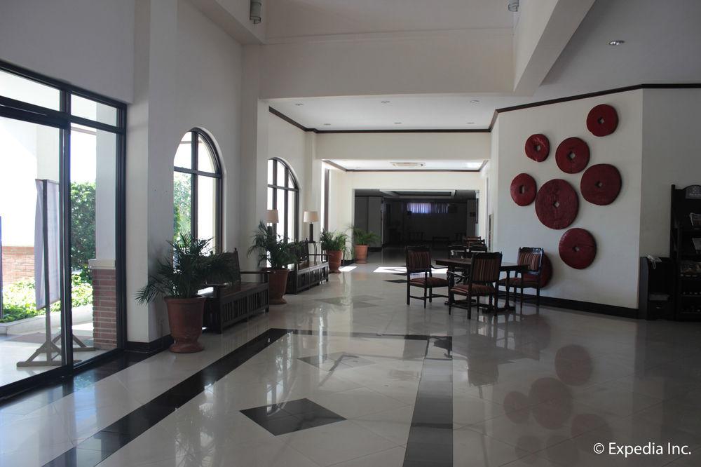 Ilocos Norte Hotel & Convention Center Лаолаг Екстериор снимка