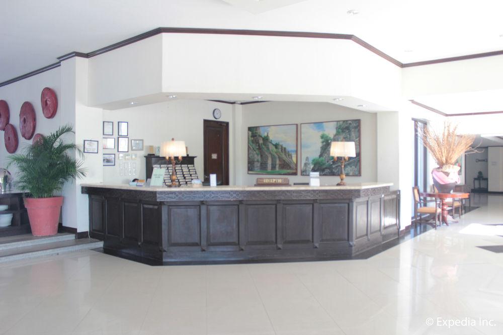 Ilocos Norte Hotel & Convention Center Лаолаг Екстериор снимка