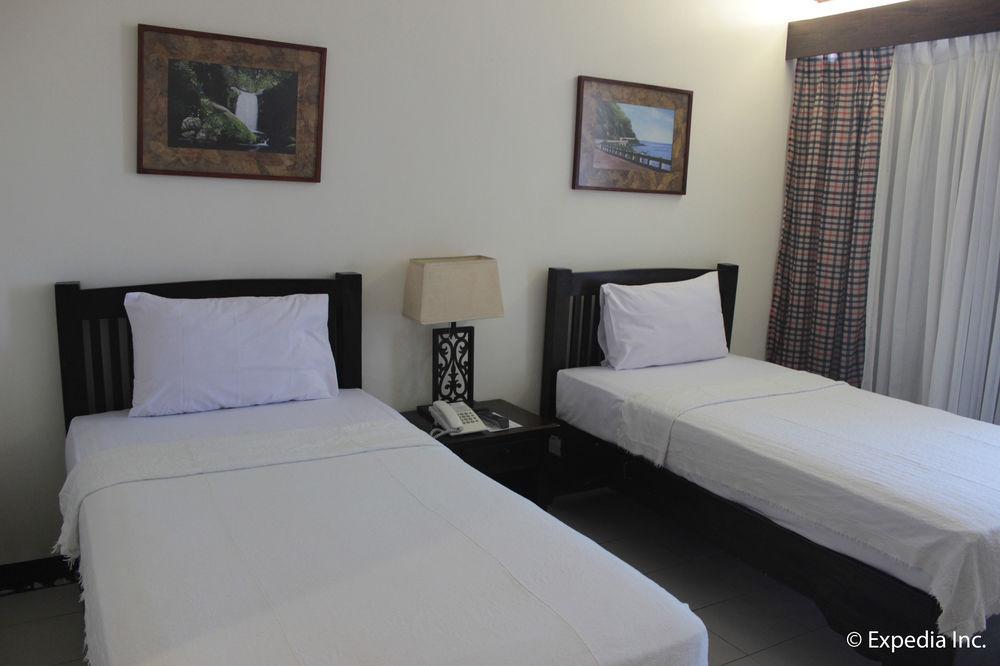 Ilocos Norte Hotel & Convention Center Лаолаг Екстериор снимка