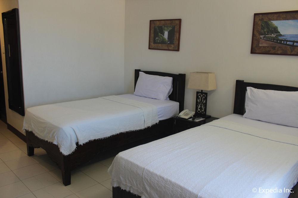 Ilocos Norte Hotel & Convention Center Лаолаг Екстериор снимка