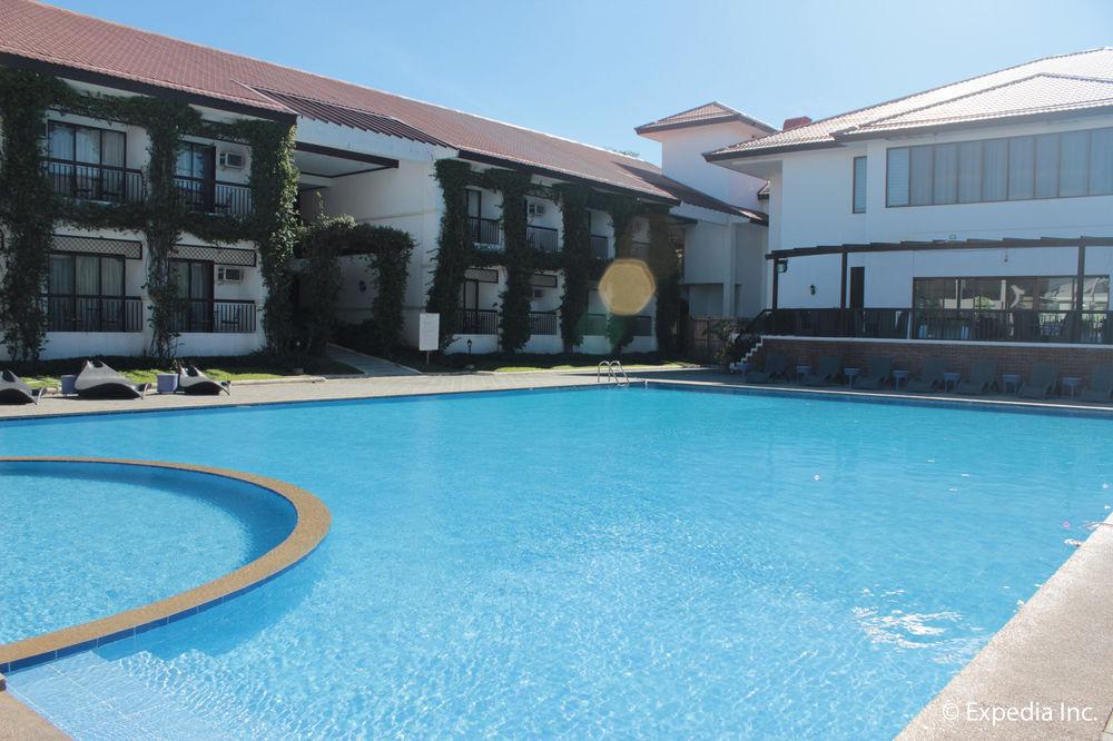 Ilocos Norte Hotel & Convention Center Лаолаг Екстериор снимка