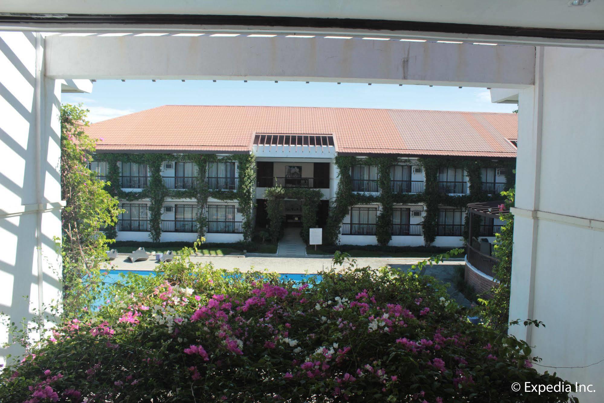 Ilocos Norte Hotel & Convention Center Лаолаг Екстериор снимка