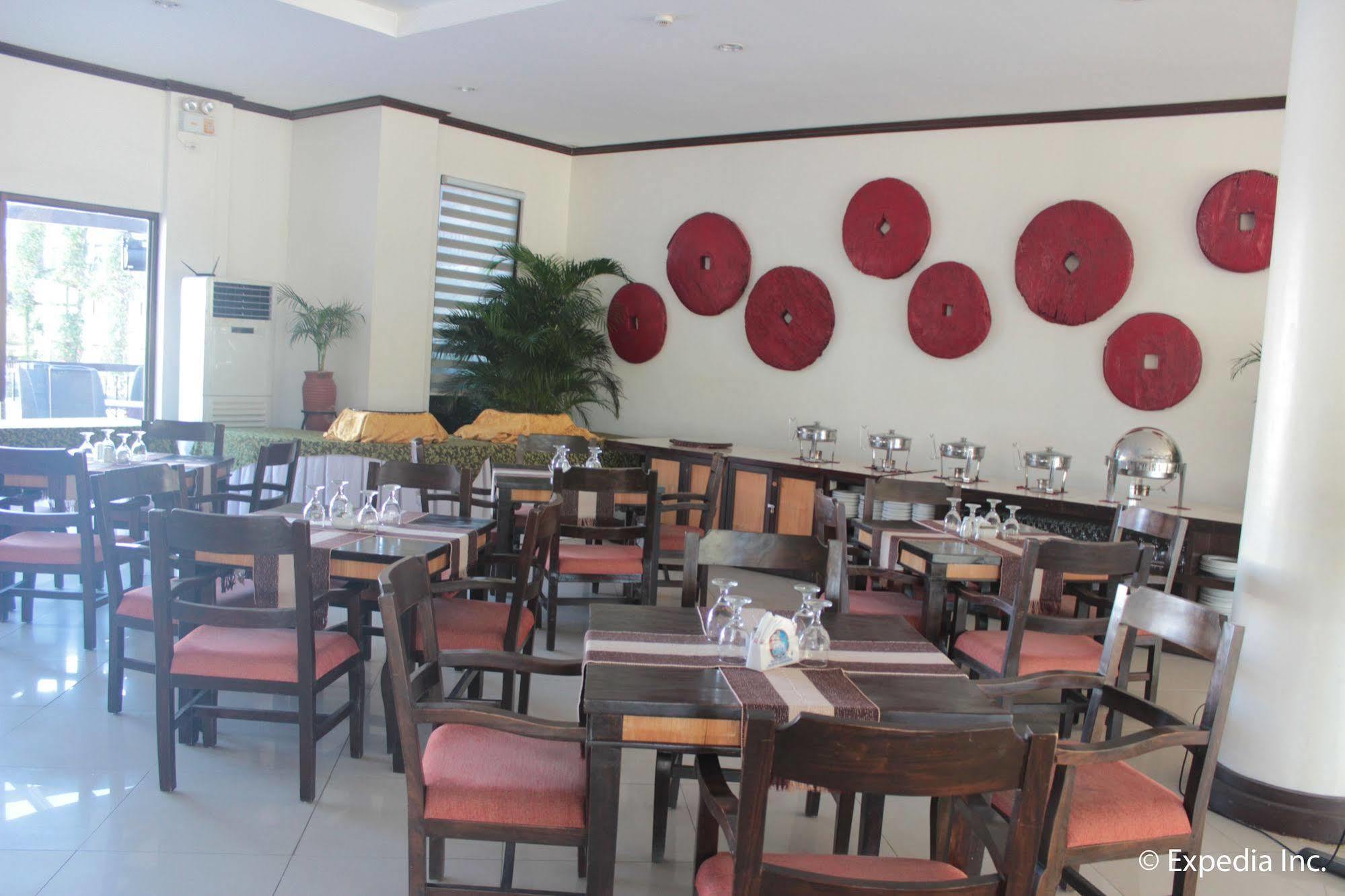 Ilocos Norte Hotel & Convention Center Лаолаг Екстериор снимка
