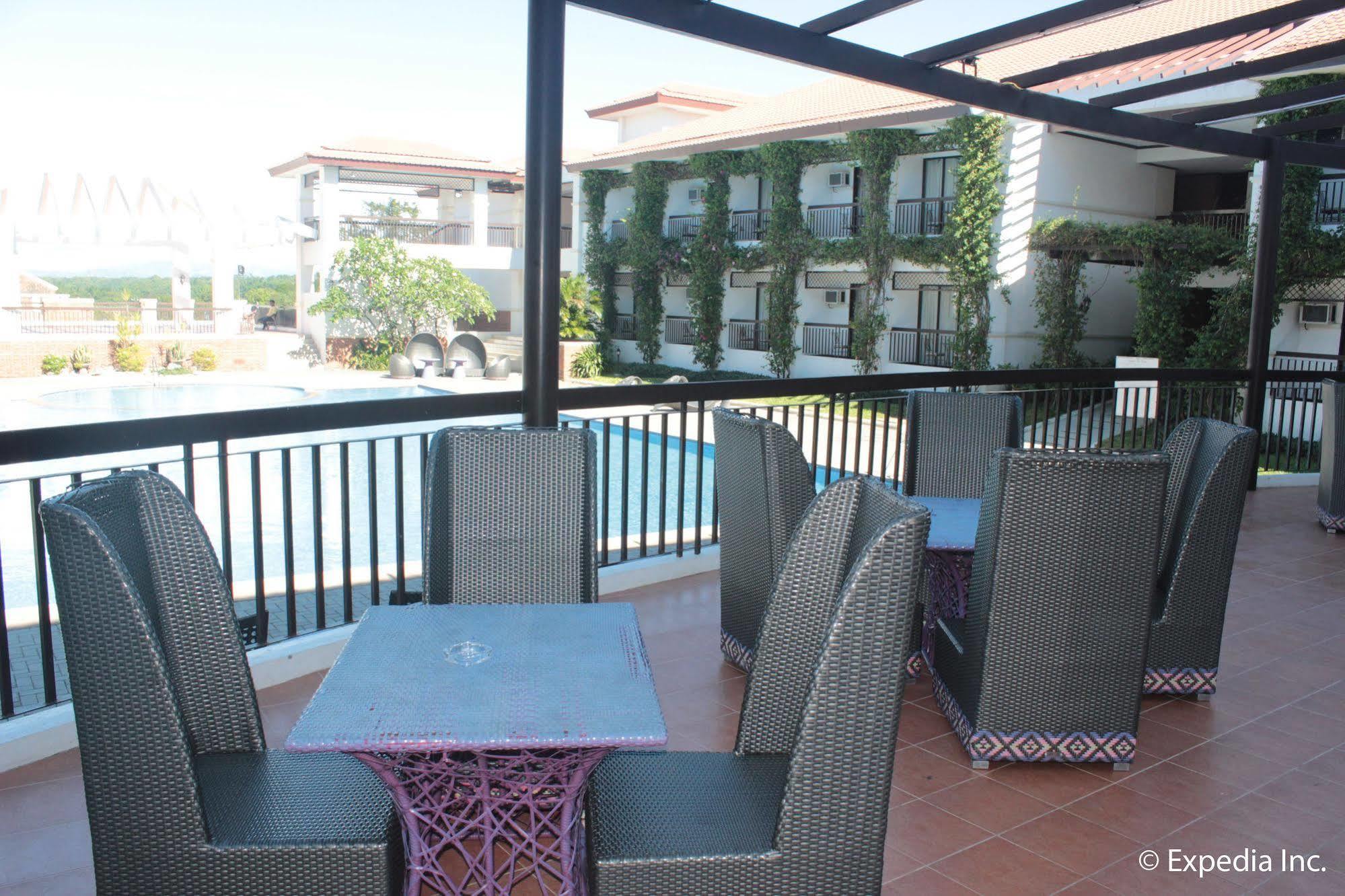 Ilocos Norte Hotel & Convention Center Лаолаг Екстериор снимка