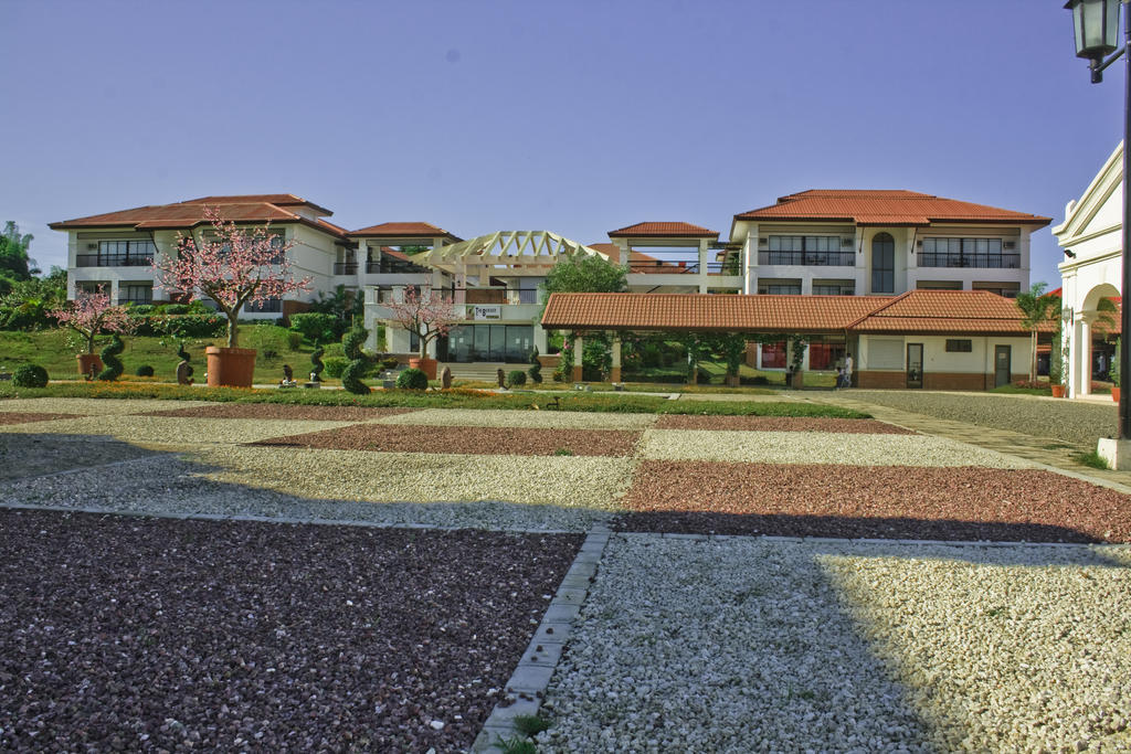 Ilocos Norte Hotel & Convention Center Лаолаг Екстериор снимка