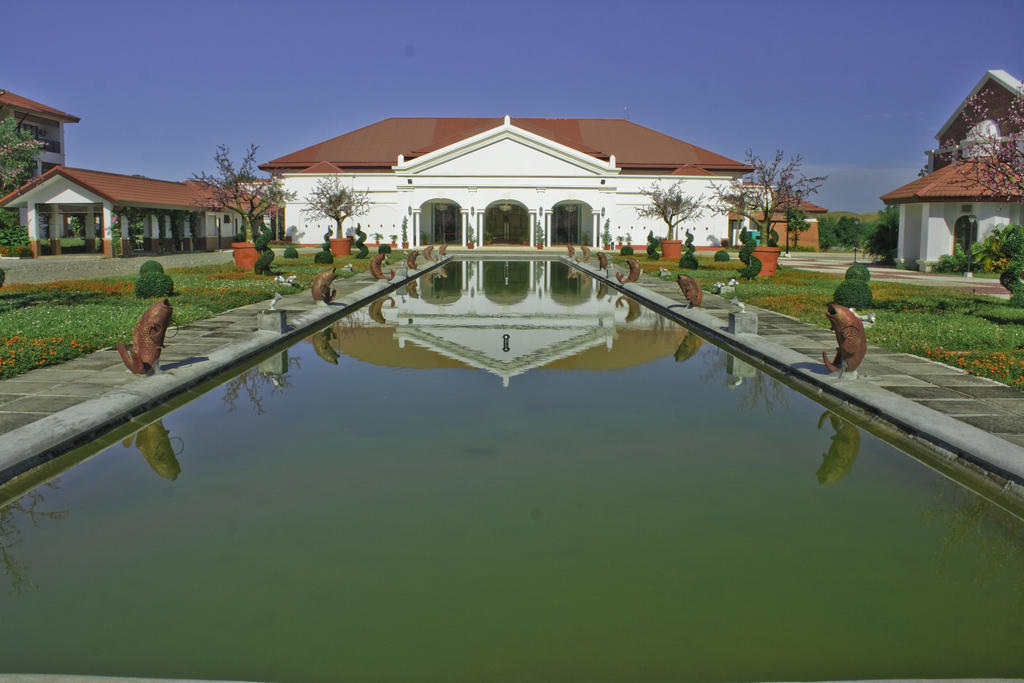 Ilocos Norte Hotel & Convention Center Лаолаг Екстериор снимка