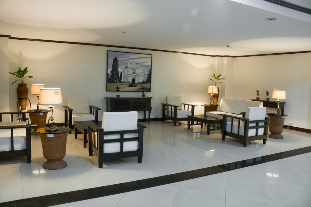 Ilocos Norte Hotel & Convention Center Лаолаг Екстериор снимка