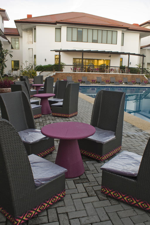 Ilocos Norte Hotel & Convention Center Лаолаг Екстериор снимка