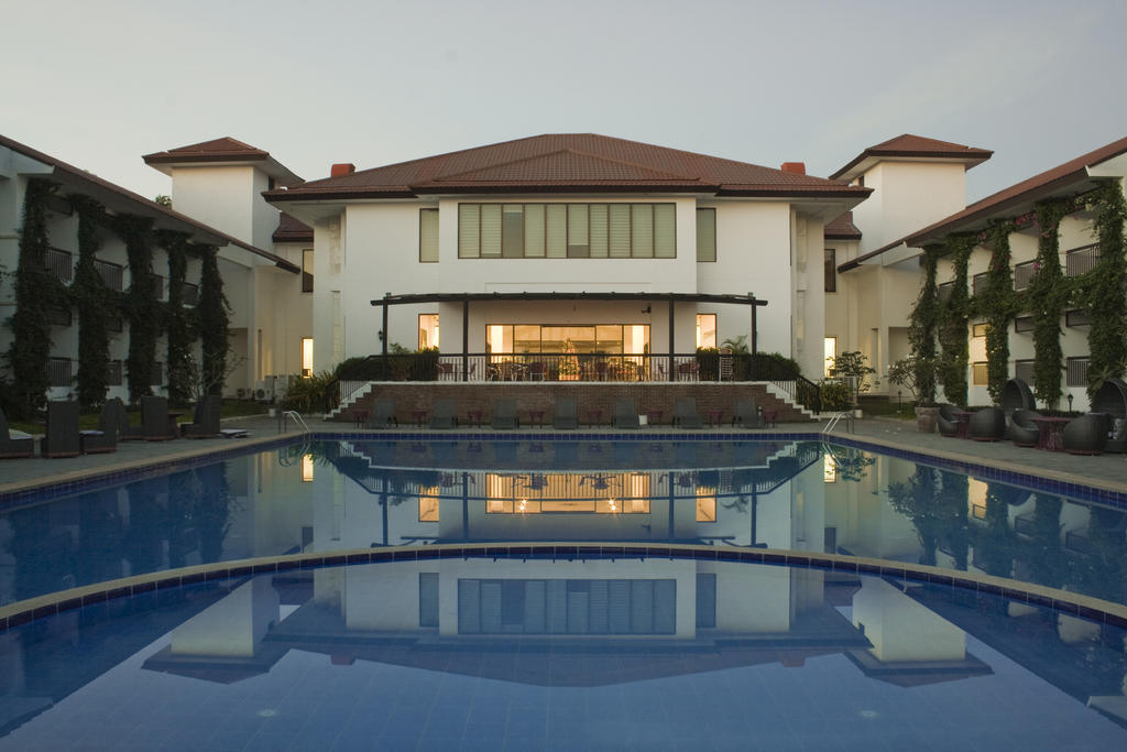 Ilocos Norte Hotel & Convention Center Лаолаг Екстериор снимка