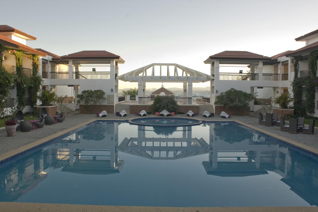 Ilocos Norte Hotel & Convention Center Лаолаг Екстериор снимка