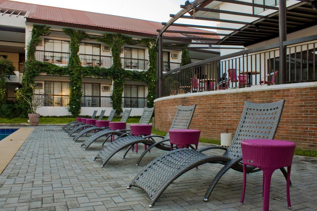 Ilocos Norte Hotel & Convention Center Лаолаг Екстериор снимка