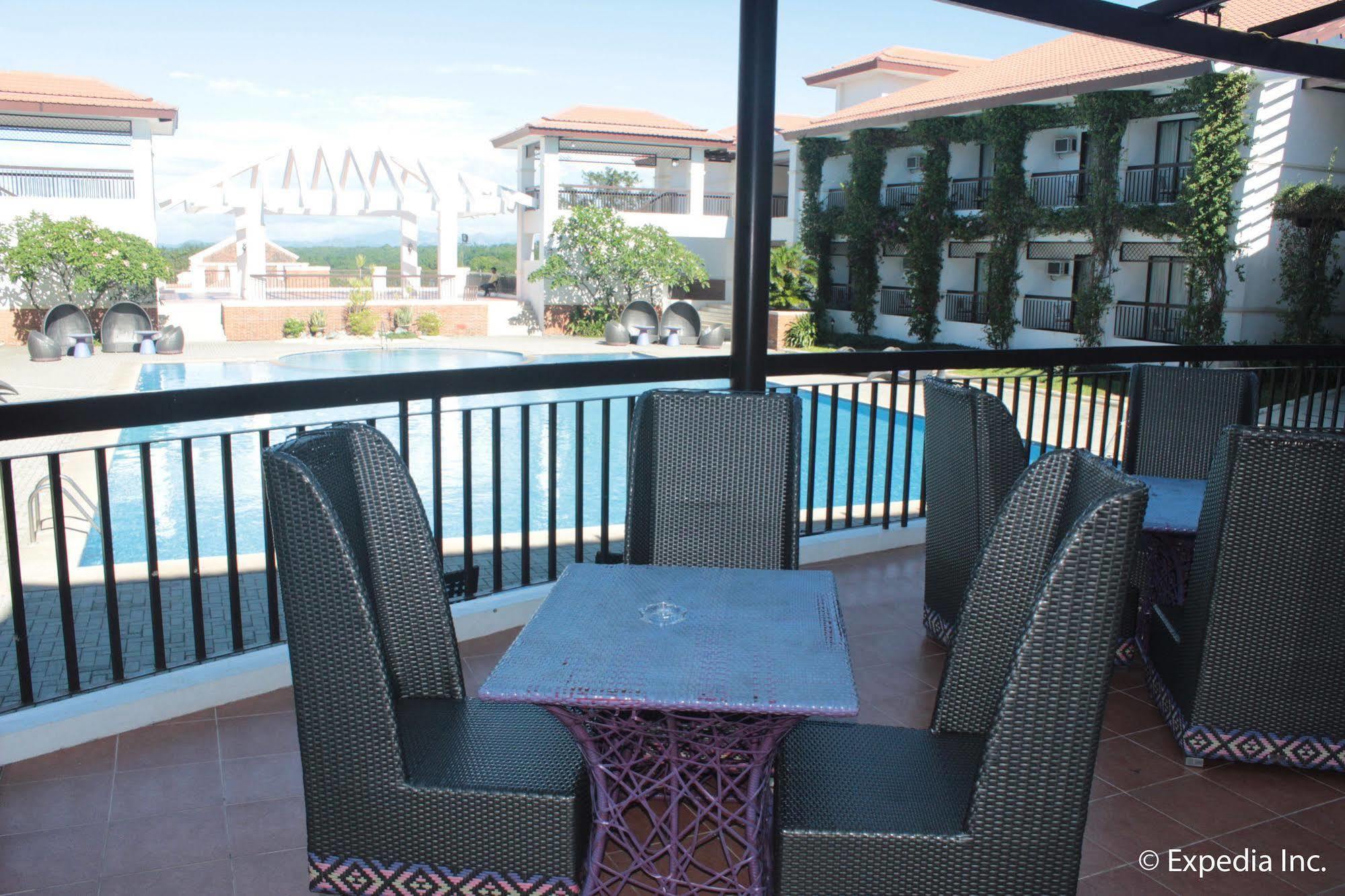 Ilocos Norte Hotel & Convention Center Лаолаг Екстериор снимка