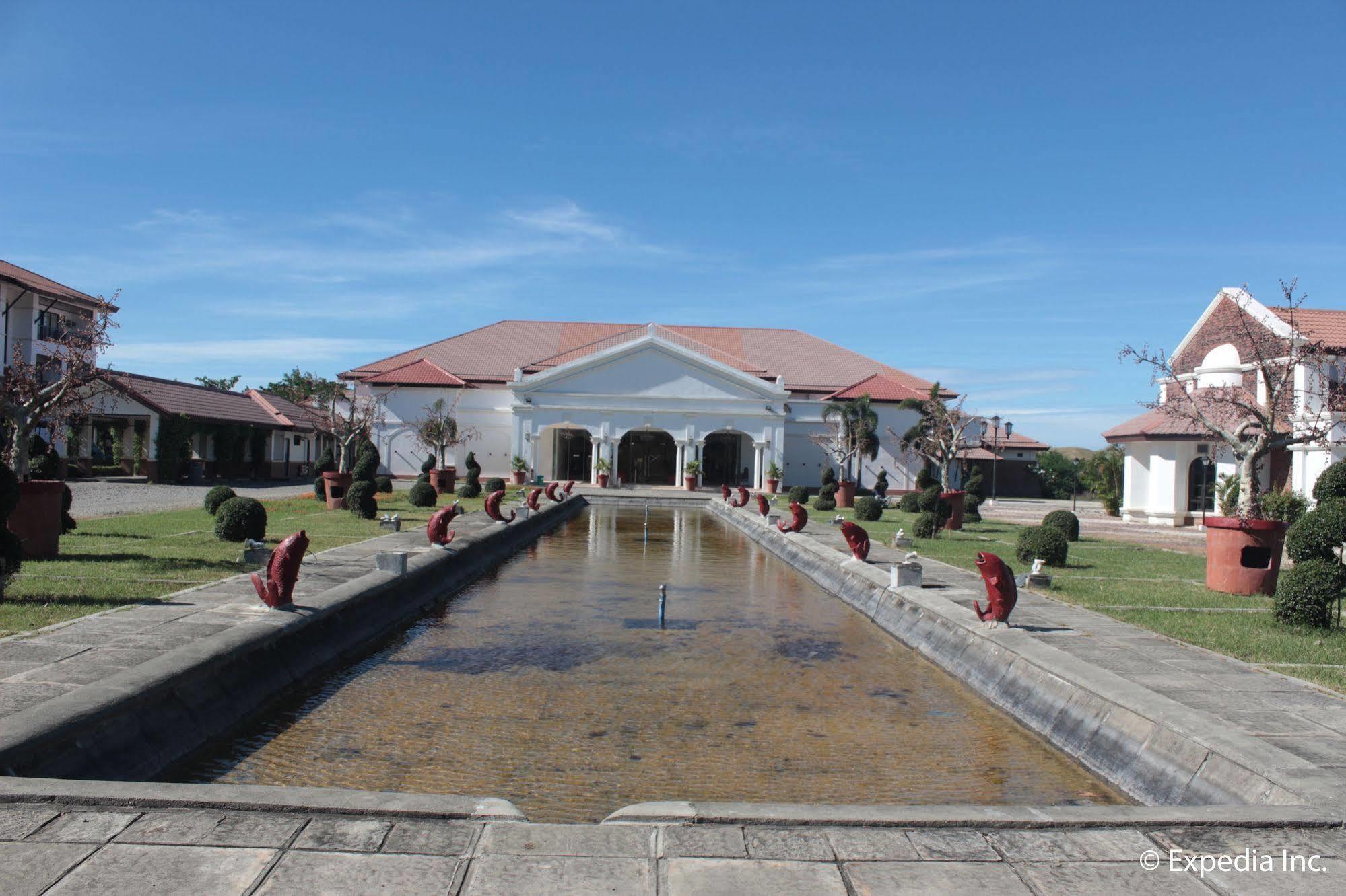 Ilocos Norte Hotel & Convention Center Лаолаг Екстериор снимка